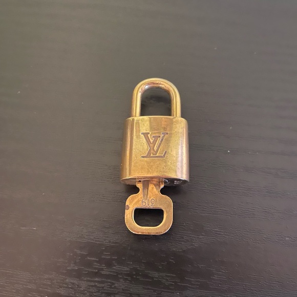 Louis Vuitton Lock & Key #319 - Picture 3 of 9